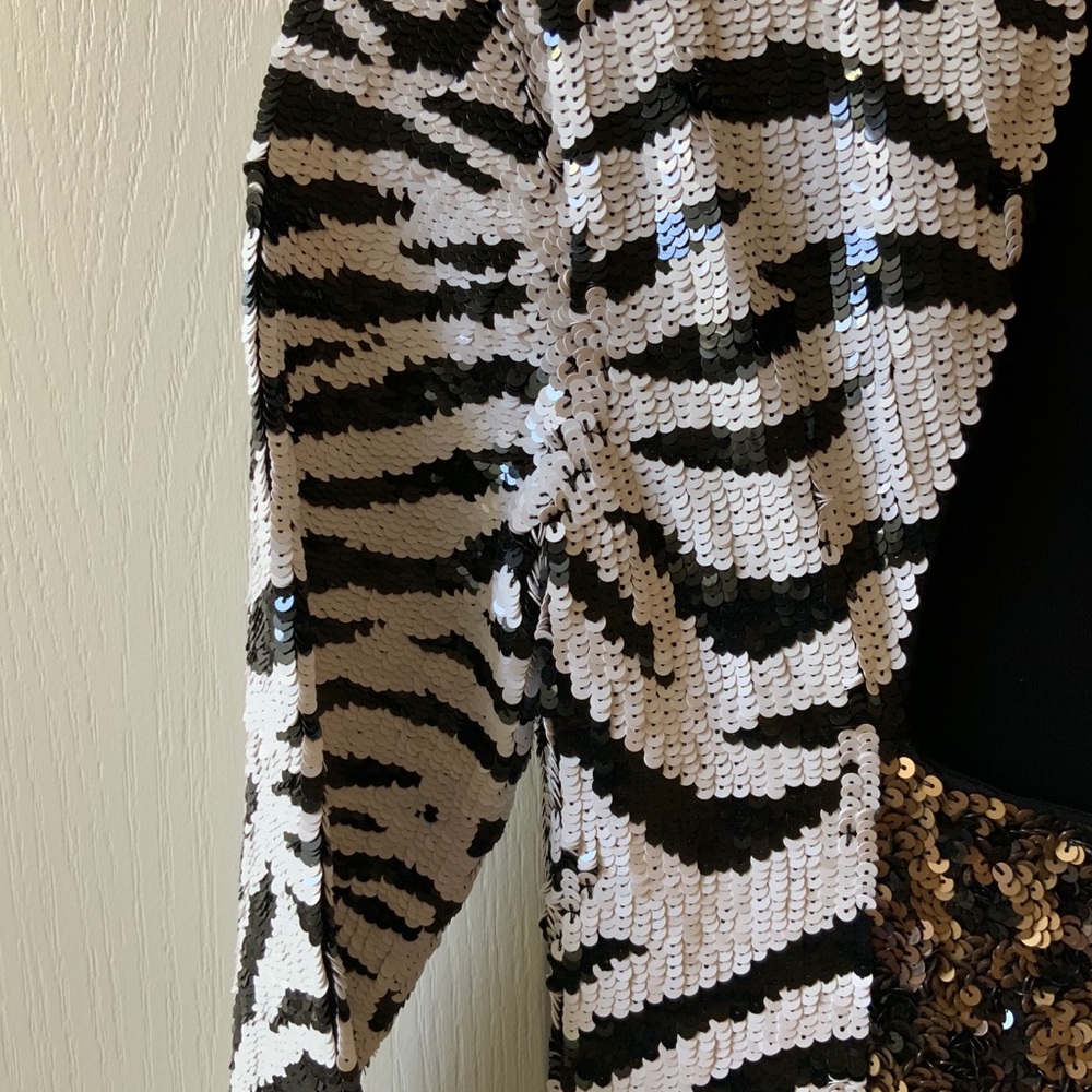 ALICE + OLIVIA JAE MULTI SEQUIN KEYHOLE MINI DRESS - Picture 7 of 16